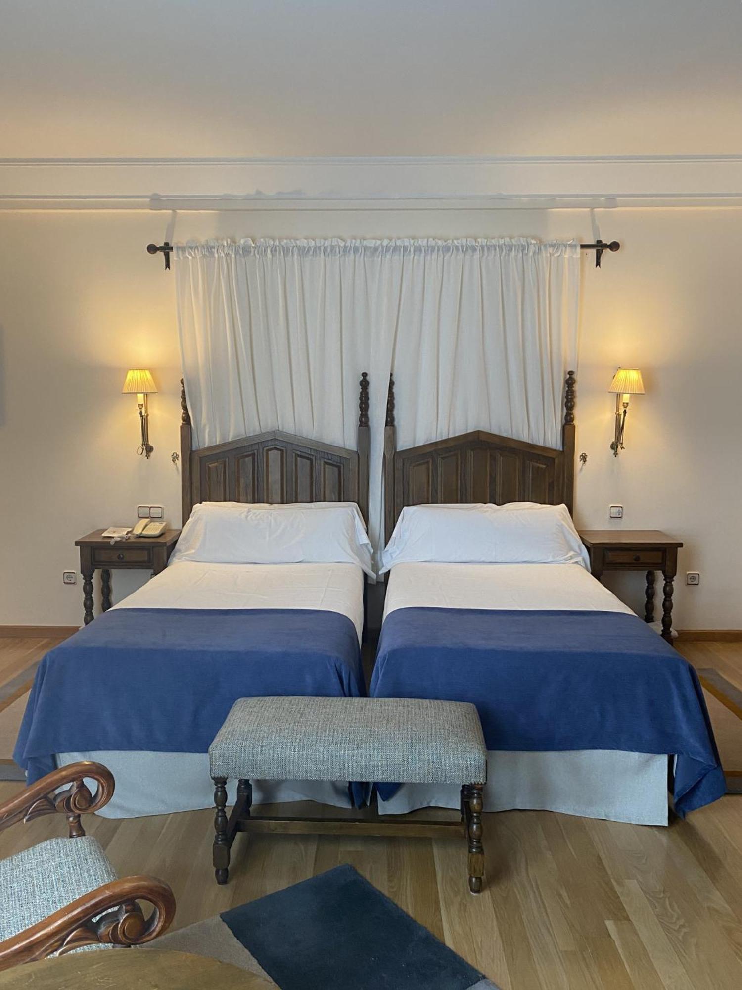 Parador De Vilalba Bagian luar foto
